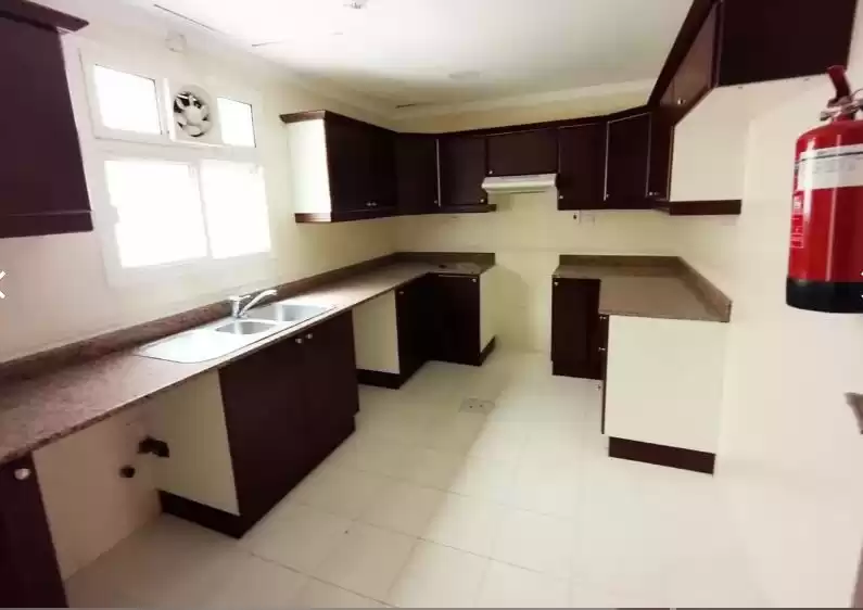 Residential Ready Property 2 Bedrooms U/F Apartment  for rent in Al Sadd , Doha #9313 - 1  image 